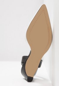 Bruno Premi Klasické lodičky - white