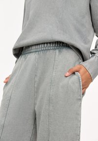 PULL&BEAR JOGGER - Teplákové kalhoty - grey