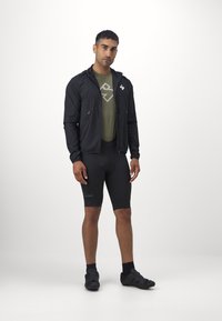 Sweet Protection CROSSFIRE CARGO SHORTS - Korte fietsbroek met bandjes - black