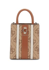 Bolso marrón con estampado y una franja central en color beige, dos franjas laterales blancas, manija en la parte superior y acento de logo metálico en la parte frontal.
