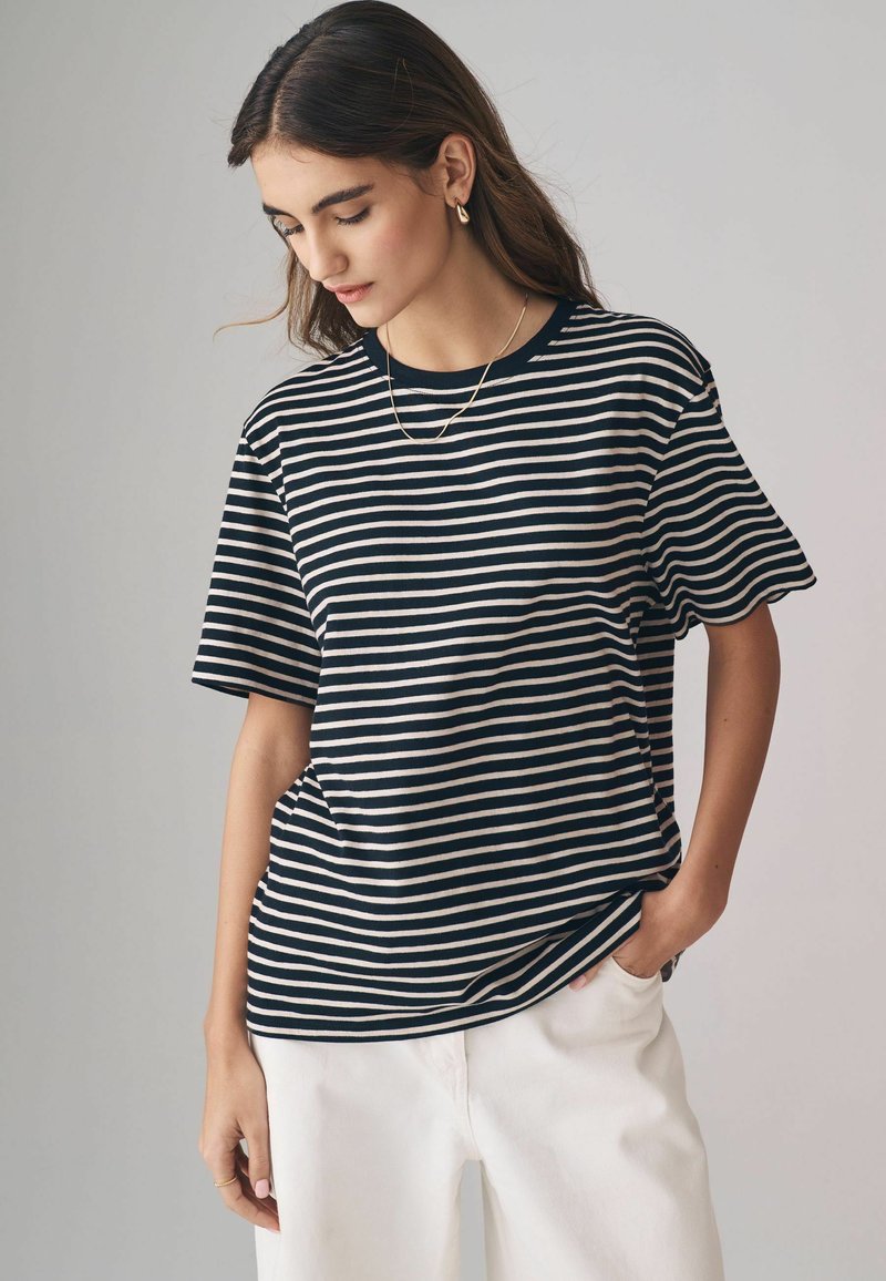 THE SET RELAXED SHORT SLEEVE 5 PACK - Jednoduché tričko - black berry red taupe brown white stripe