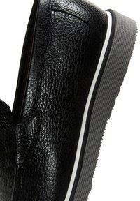 Derimod CLASSIC - Smart slip-ons - black