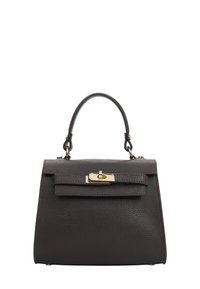 Czarna skórzana torebka o zrównoważonym kształcie, z górną rączką i złotymi akcentami. Posiada klapkę z przodu z zapięciem na zatrzask.