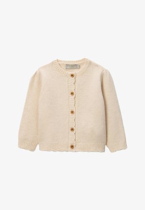 Cardigan pour bébé en tricot de couleur crème, avec des manches longues et cinq boutons en bois sur le devant.