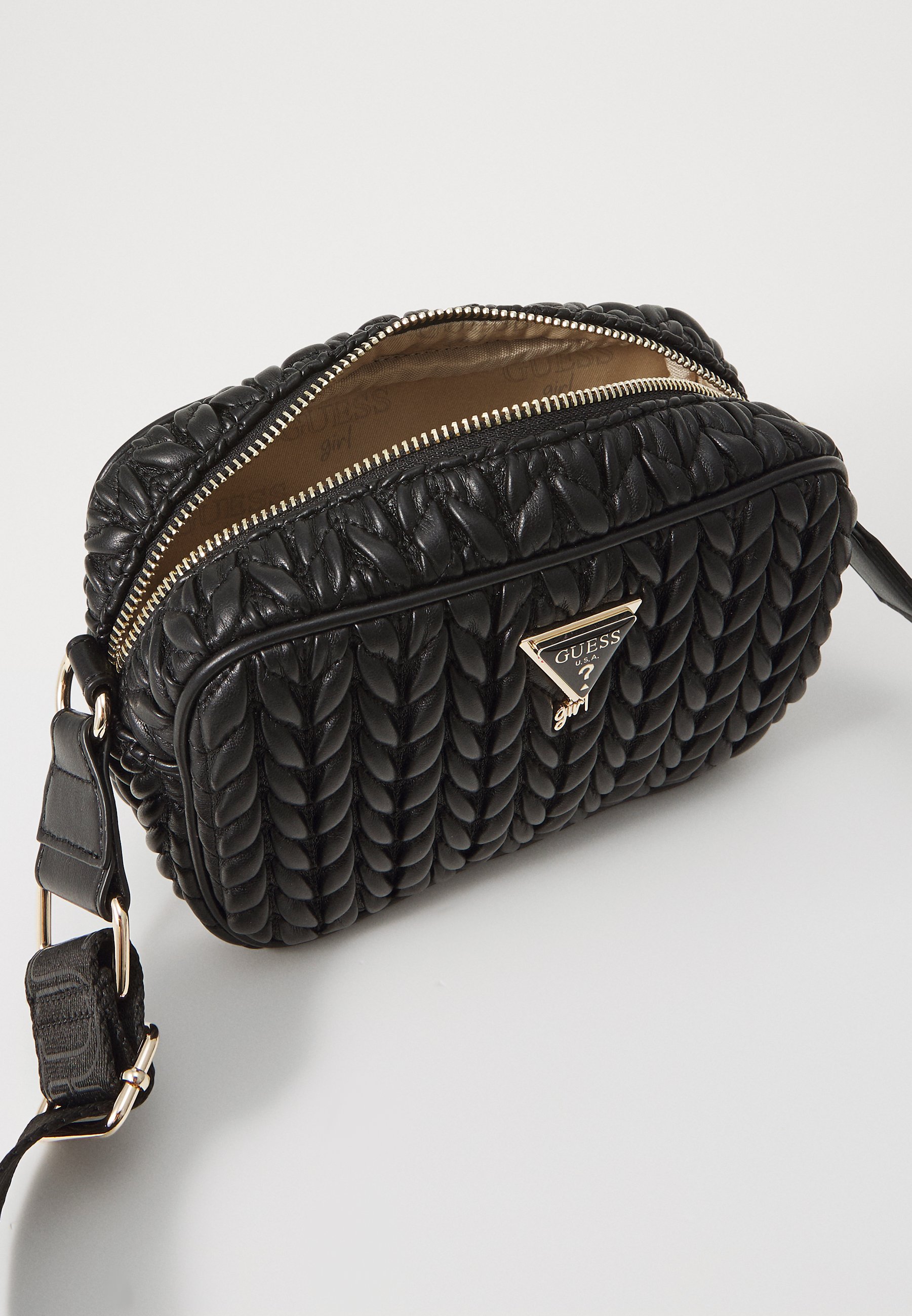 【DISCERNMENT】Soft Leather Unisex Minimal Cross Bag ZRATODT Soft Leather Chain Single Shoulder Crossbody Bag Y2k