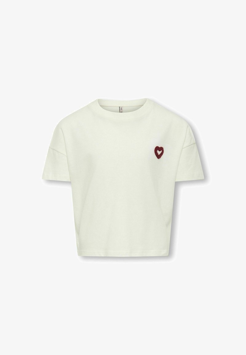 T-shirt cropped à manches courtes en coton crème clair avec un cœur bordeaux brodé sur la poitrine pour les détails. Design simple et texture douce.