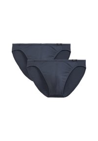 Ciemnoniebieskie bawełniane slipy, w dwupaku, z gładką fakturą, klasycznym krojem i elastycznym paskiem. Metki po lewej stronie u góry.