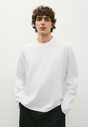 Bershka, LONG SLEEVE BOXY FIT - T-SHIRT - T-shirt à manches longues - white