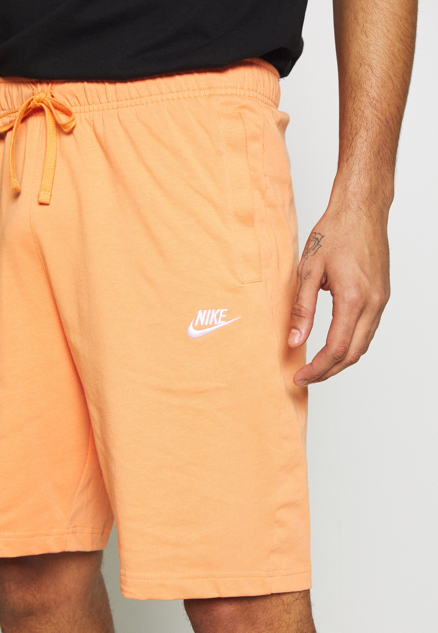 Nike Sportswear CLUB - Shorts - orange 