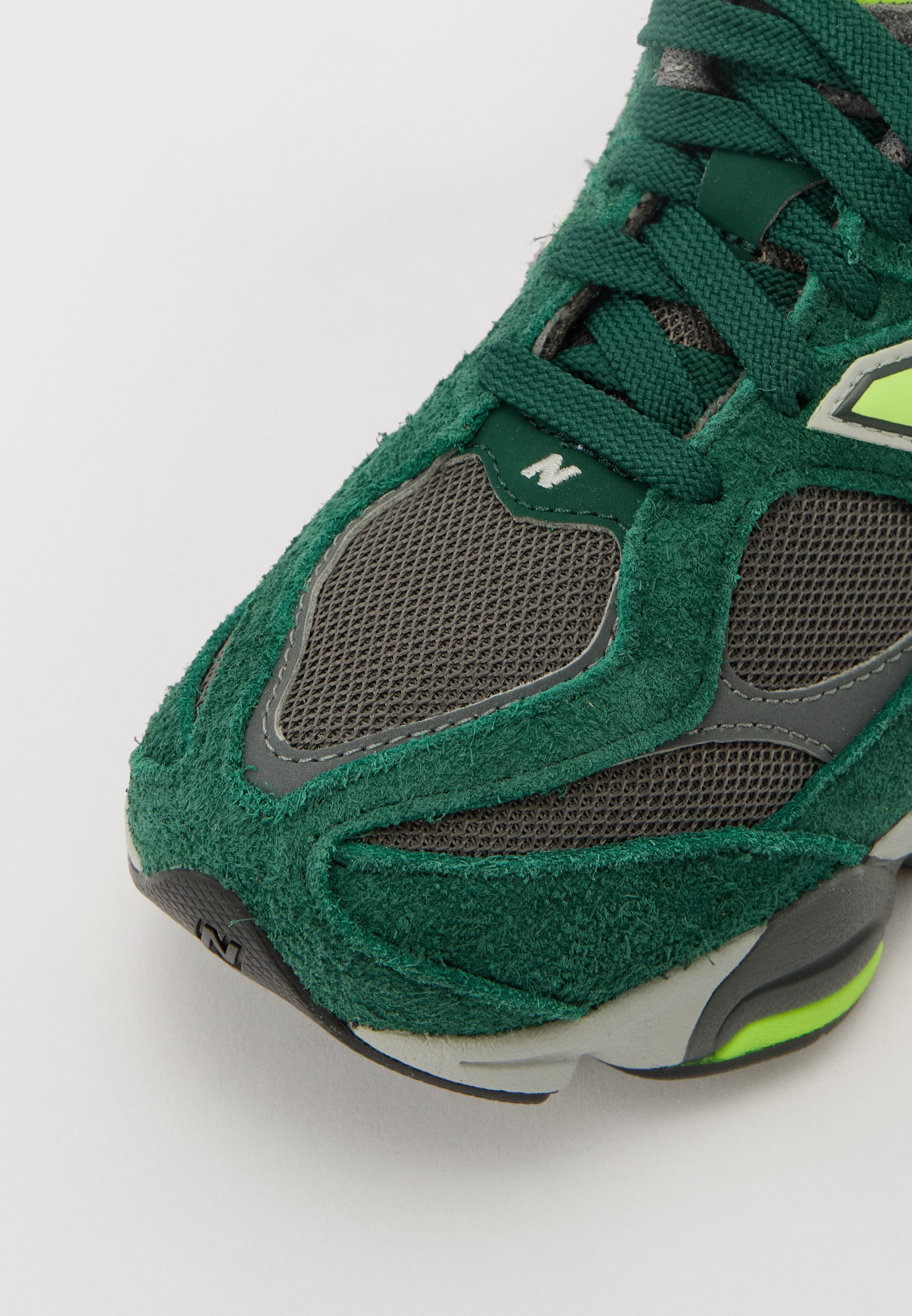 緑子 Shop New Balance Kids' 9060 Shoes Green Online in KSA -SSS