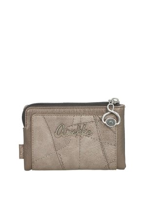 Piccola pochette beige con cerniera, design patchwork, logo in metallo "Anekke" e tiralampo decorativo con emblema del marchio.
