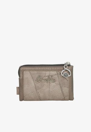 Piccola pochette beige con cerniera, design patchwork, logo in metallo "Anekke" e tiralampo decorativo con emblema del marchio.