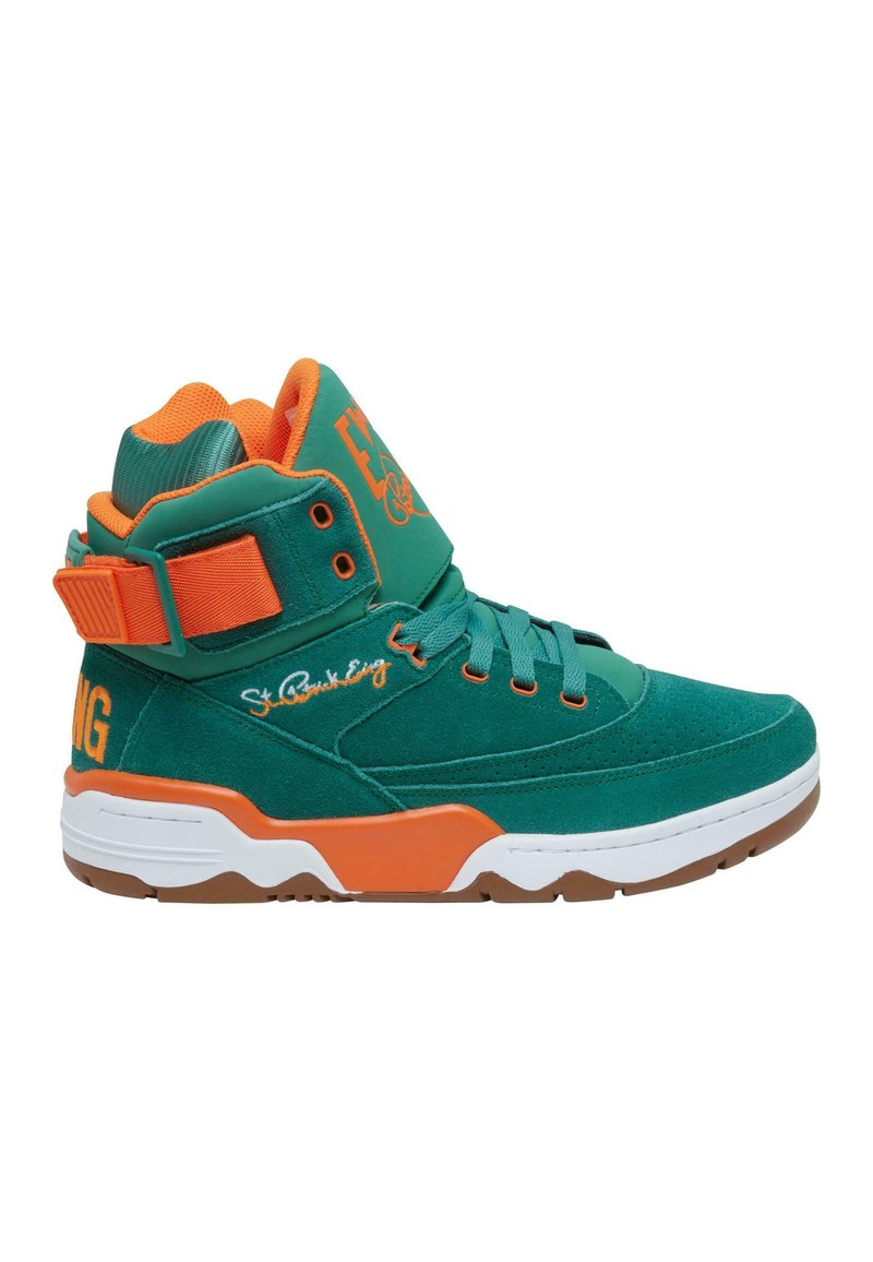 Tenisice s visokim vrhom u zelenoj i narančastoj brušenoj koži; imaju podstavljen okovratnik, vezanje sprijeda, podesivu narukvicu za gležanj i bijeli gumeni potplat.