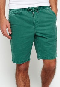 Superdry & Co Šortky - green