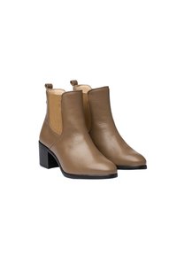 Botas de tobillo de cuero marrón con tacones en bloque y paneles laterales elásticos, diseñadas para un fácil uso a mano.
