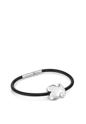 Braccialetto in gomma nero con ciondolo a forma di pezzo di puzzle in argento e chiusura magnetica in argento, mostrato su sfondo bianco.