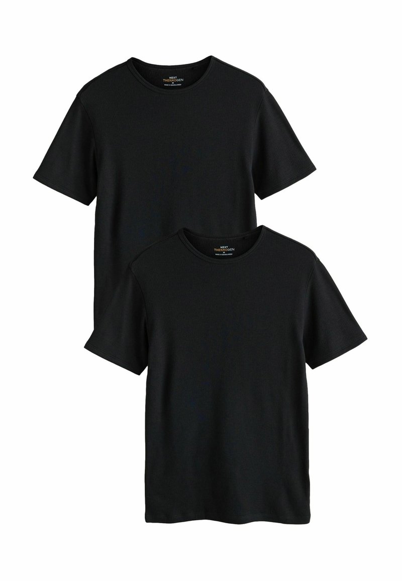 Dwie czarne bawełniane koszulki z okrągłym dekoltem ułożone jedna na drugiej. Każda ma krótkie rękawy i prążkowaną fakturę, z metką widoczną przy linii szyi.