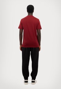 EA7 Emporio Armani T-shirt basic - syrah