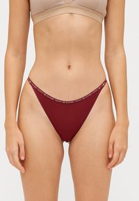 Tommy Hilfiger CHEEKY GIFT 3 PACK - Briefs - rouge/star/ornamental green