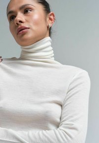 Seamless Basic LOLA mleczny