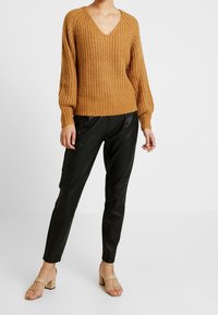 Vero Moda Neule - mottled light brown