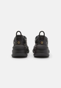Steve Madden BELISSIMO - Zapatillas - black/gold