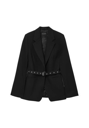 Blazer nero con design su misura, dotato di vita con cintura e occhielli in argento, Rever a punta e due tasche frontali. Tessuto dalla texture liscia.