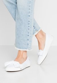 Dockers by Gerli Sapatos sem atacadores - weiß