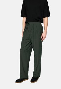 Unselected, green