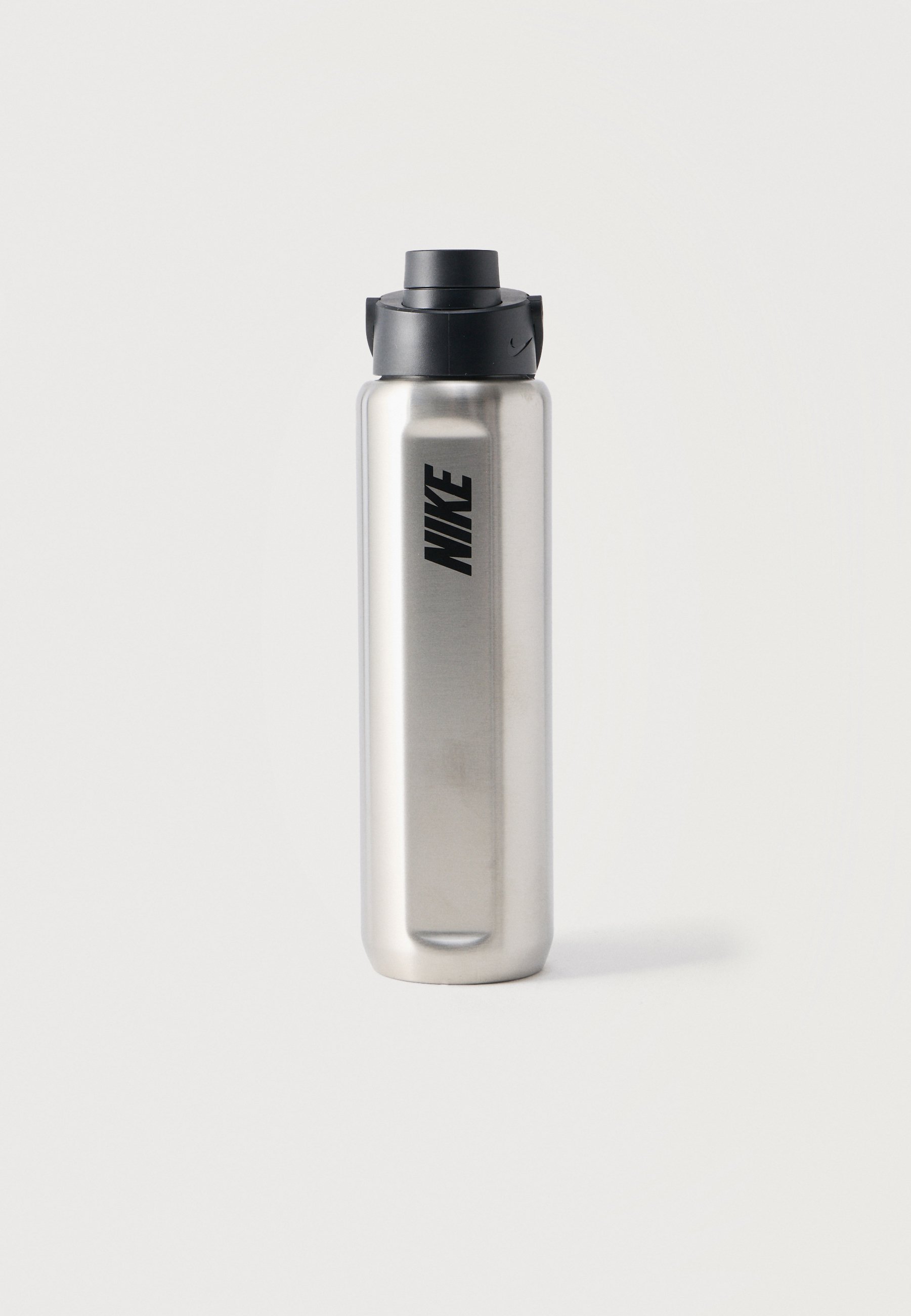white nike drink bottle