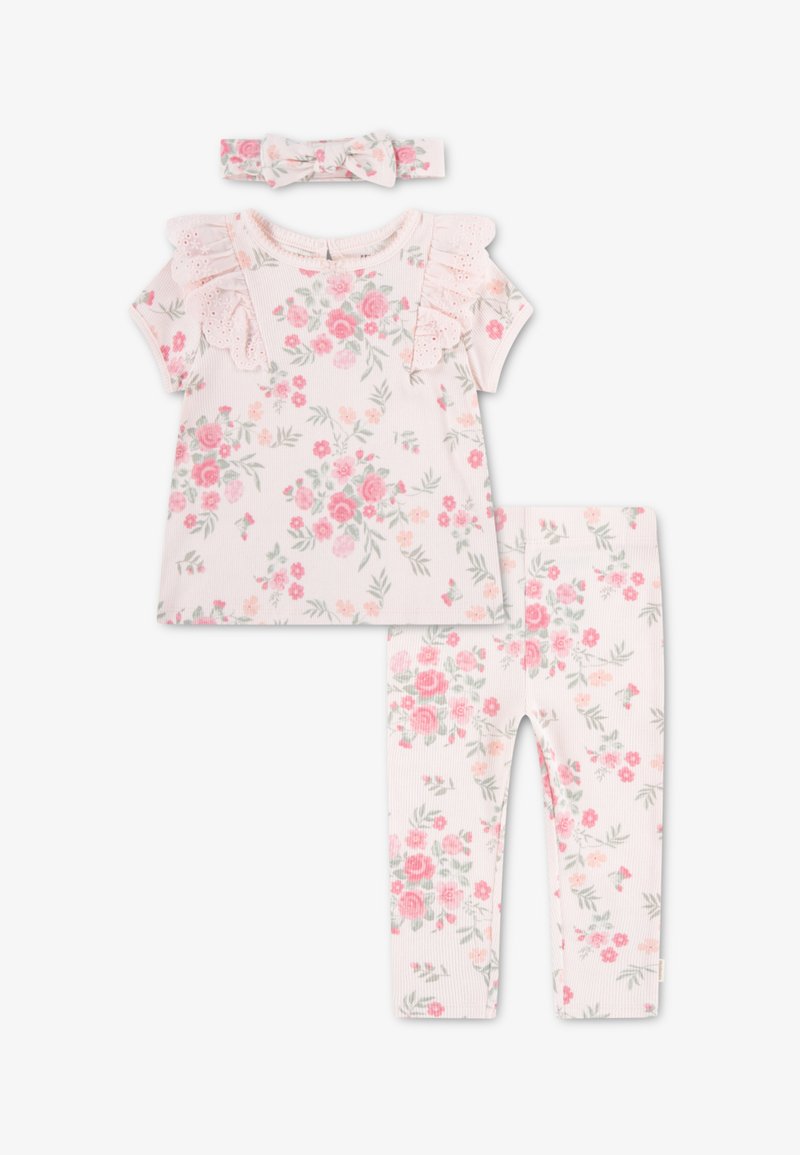 Virágmintás öltözék, amely rövid ujjú, fodros díszítéssel ellátott felsőből, hozzá illő leggingsből és egy összhangban lévő fejpántból áll, mind pasztell színekben.