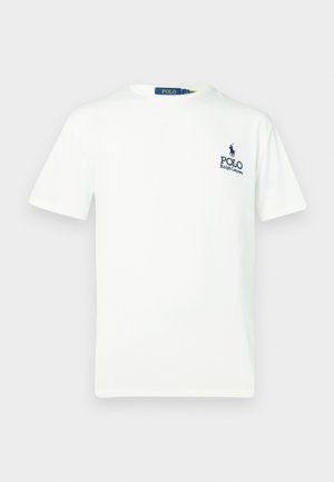 Bijela pamučna majica s okruglim izrezom, kratkim rukavima i plavim logotipom "POLO Ralph Lauren" na lijevoj strani prsnog koša.