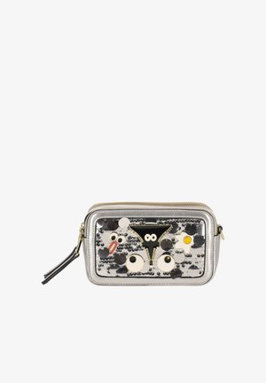 Zilverkleurige rechthoekige etui met een ritssluiting, voorzien van speelse versieringen zoals ogen, een mond en verschillende gekleurde ronde accenten.