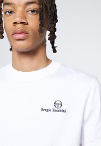 Sergio Tacchini FELTON TEE - T-shirt básica - white