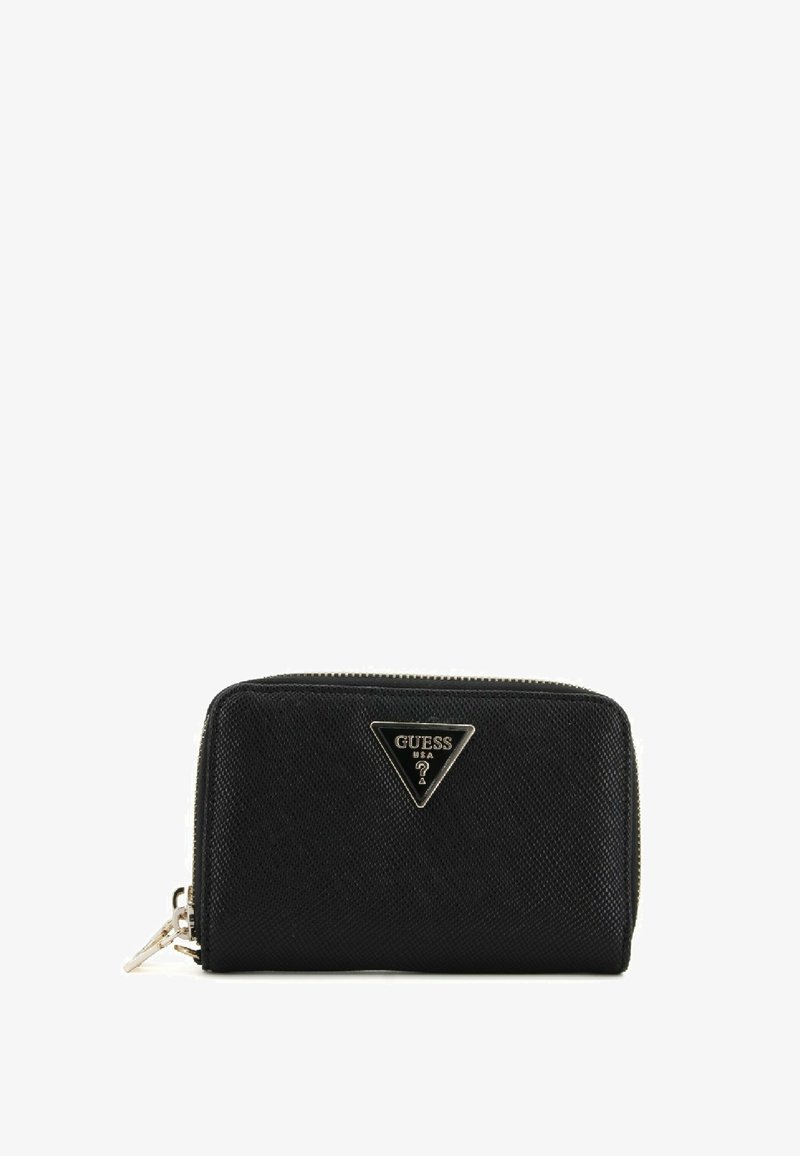 Portafoglio nero con zip realizzato in materiale sintetico testurizzato, caratterizzato da una placca triangolare in argento con logo e dettagli della zip.