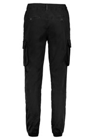 Pantalon cargo noir avec taille et poignets élastiques, poches arrière boutonnées et poches latérales à rabat, vu de dos.
