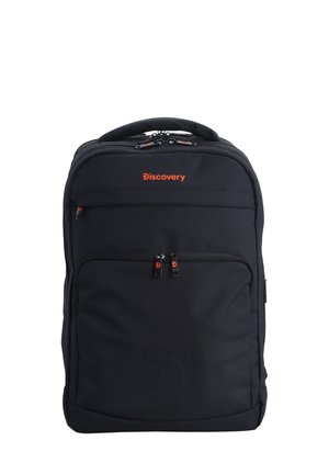 Zaino nero con accenti rossi, realizzato in tessuto resistente. Presenta due scomparti con cerniera, manico imbottito e logo in rilievo sul davanti.