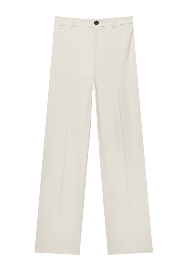 Pantaloni eleganti color crema con gamba dritta, passanti per cintura e chiusura con bottone nero su sfondo bianco.