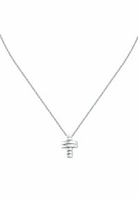 Ciondolo a forma di croce in argento su una sottile catena. Il ciondolo presenta un design a strati con una finitura lucida e un piccolo diamante come accentuazione al centro.