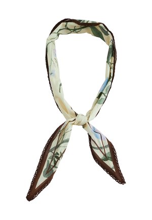 Écharpe en soie crème avec motifs floraux verts et bleus, bordure en dentelle marron, nouée en un nœud lâche.