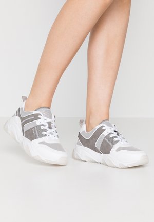 bugatti CEYDA - Trainers - white/grey