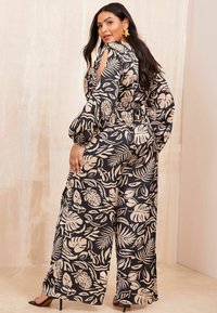 Curves Like These REGULAR FIT - Mono - black white