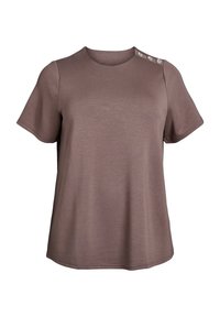 Brun kortærmet T-shirt med rund hals, der har tre dekorative knapper på venstre skulder, lavet af blødt, glat stof.