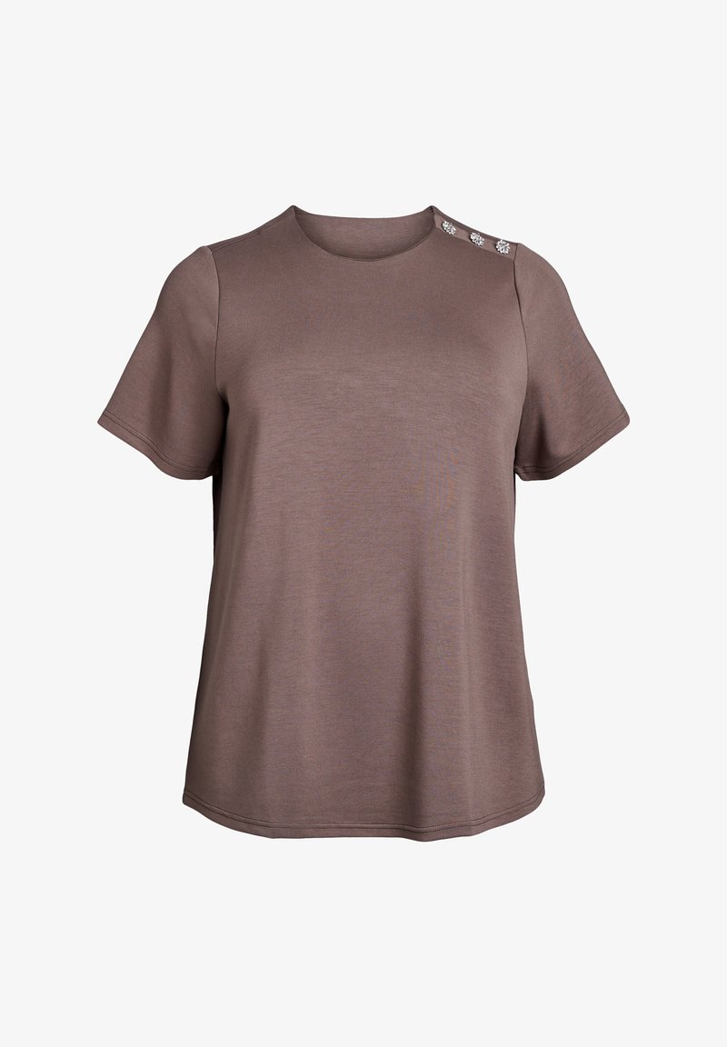 Brun kortærmet T-shirt med rund hals, der har tre dekorative knapper på venstre skulder, lavet af blødt, glat stof.