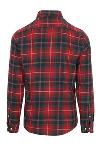 Rood en groen geruit shirt met lange mouwen, knopenmanchetten en een kraag. Heeft een ruitpatroon met witte en gele accenten.