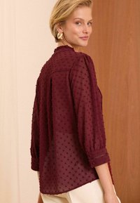 Love & Roses DOBBY SPOT 3/4 SLEEVE BUTTON THROUGH - REGULAR FIT - Paitapusero - red