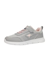 Graue Sportschuhe aus synthetischen Materialien, mit einem Obermaterial aus Mesh, rosa Akzenten und einer weißen Gummisohle.