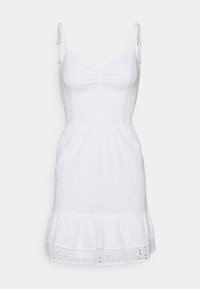 Vit ärmlös klänning med en åtsittande överdel, volangkant, broderad textur och justerbara axelband med silverfärgad hårdvara.