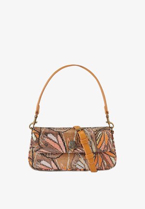 Piccola borsa a tracolla con motivo di ali di farfalla multicolore, borchie in ottone, tracolla in pelle color cuoio e fibbia decorativa sulla patta frontale.