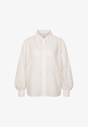 Camicia bianca a maniche lunghe con colletto appuntito, chiusura frontale con bottoni, maniche a palloncino e un intricato motivo in pizzo floreale su tutta la superficie.